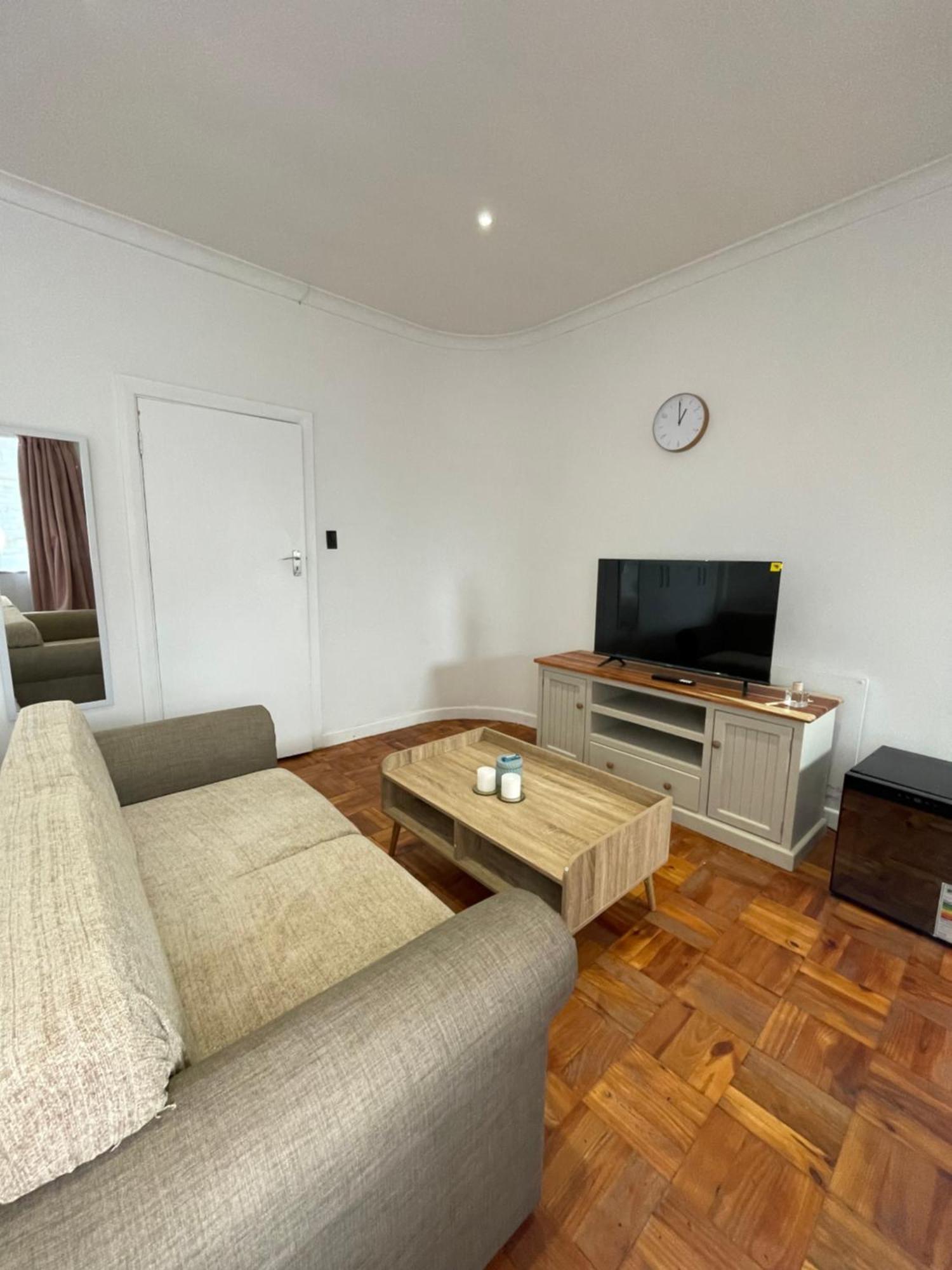 Tranquil 1-bedroom In Rondebosch Cape Town