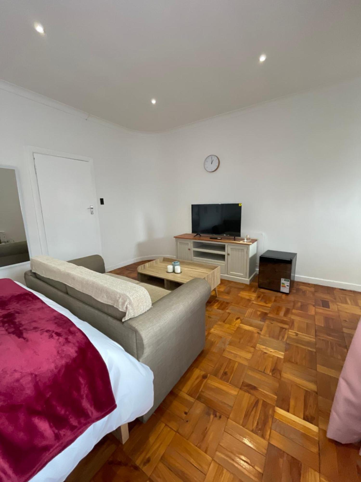 Tranquil 1-bedroom In Rondebosch